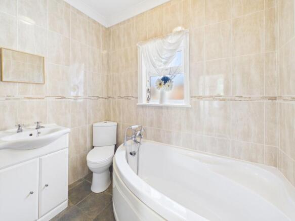 4 bed Semi-Detached for sale Image 11