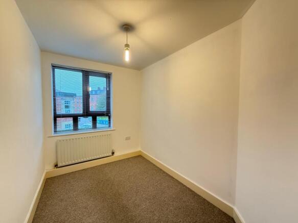 2 bed Apartment to rent Image 6