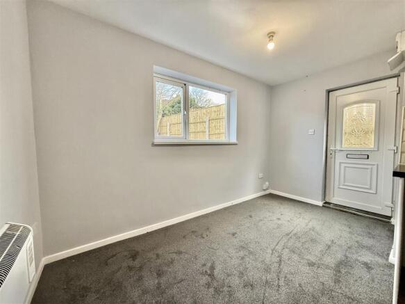 LOUNGE/KITCHEN