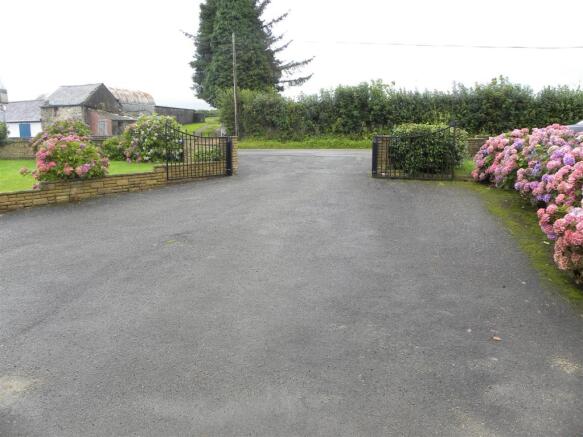 Walled in frontage