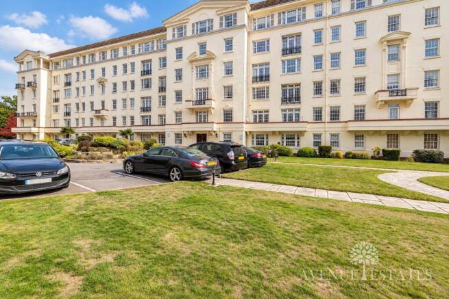 3-bed flat on Bath Hill Court, Bath Road, Bournemouth, Bournemouth Christchurch Poole, £270,000