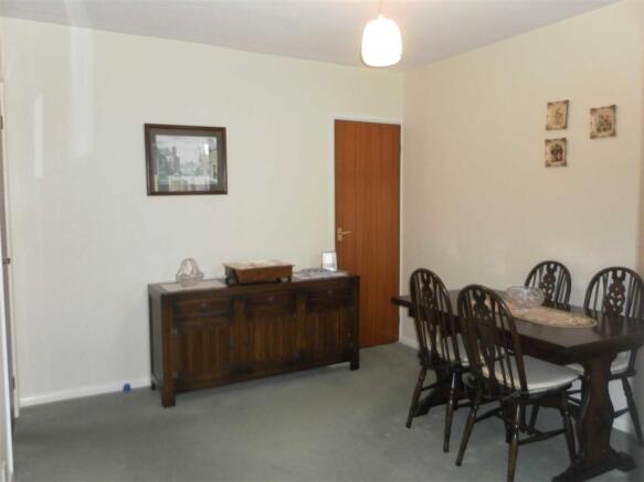 DINING ROOM IMAGE 2
