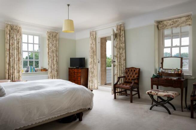 48 - Overbutterrow House - GL5 5BP - Web.jpg