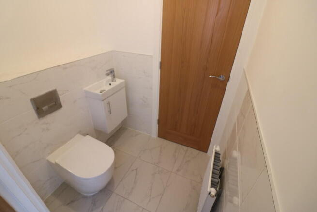 4 bed Detached to rent Image 8