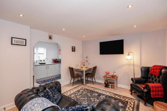 2 bed Apartment for sale Image 4