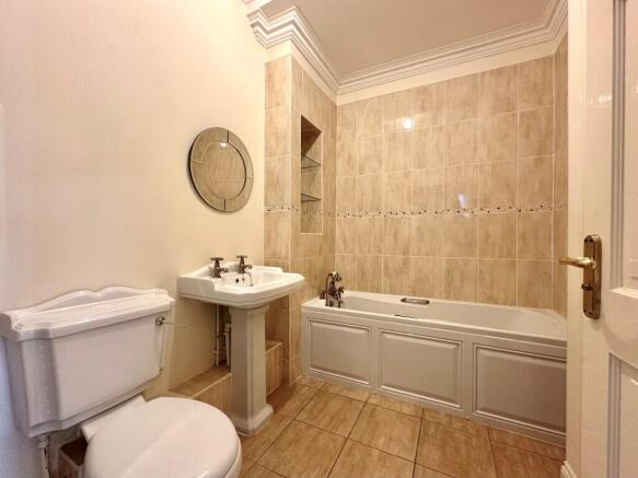 2 bed Apartment to rent Image 6