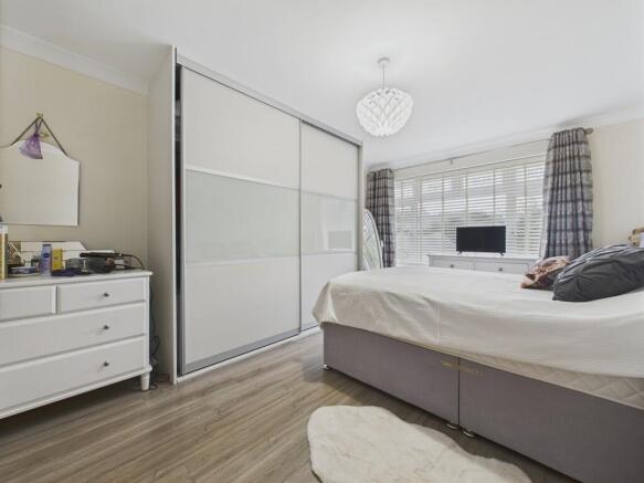 CAM04273G0-PR0172...