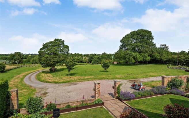 Front Garden & Drive