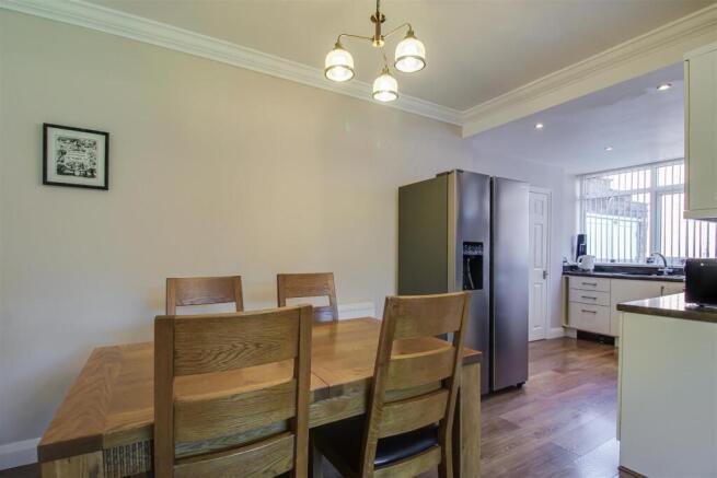 4 bed Detached for sale Image 5
