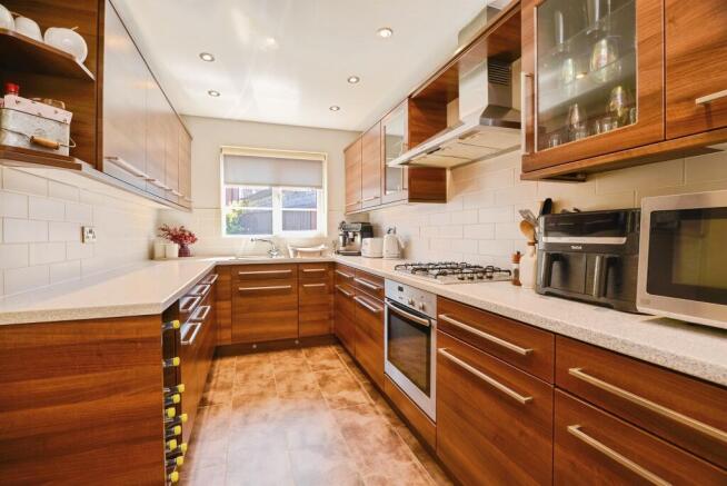 4 bed Detached for sale Image 7