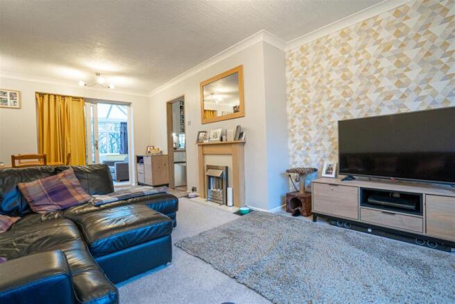 3 bed Semi-Detached for sale Image 6