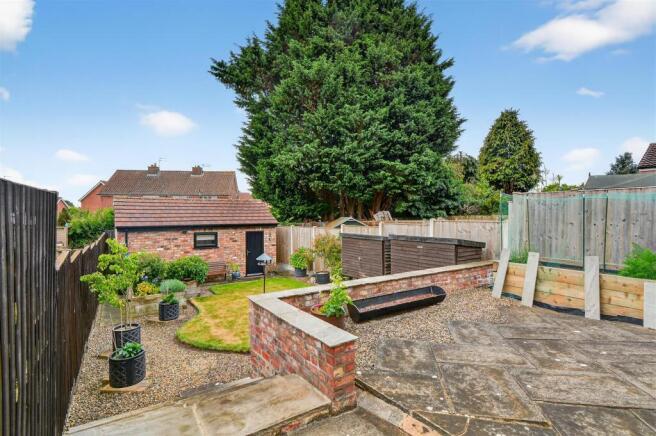 3 bed Semi-Detached for sale Image 8