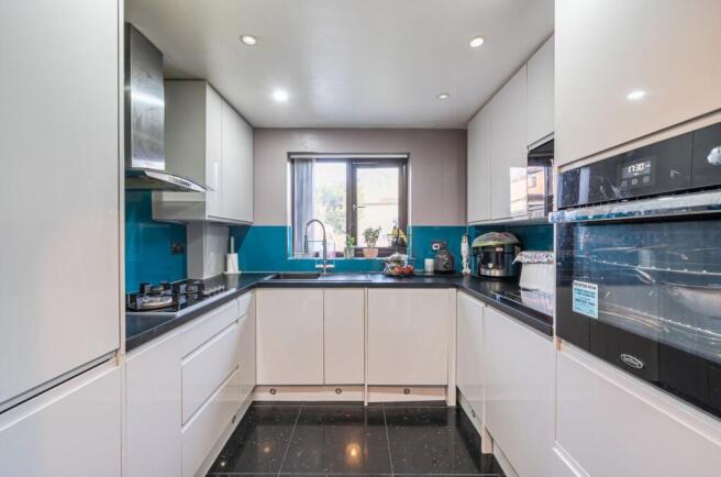 3-bed house on Pendall Close, Barnet, EN4, £550,000