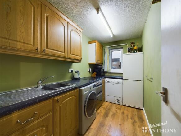 CAM03218G0-PR0519-STILL008