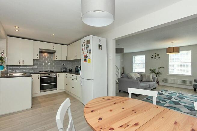 Lon-Kitchen-Dining_1