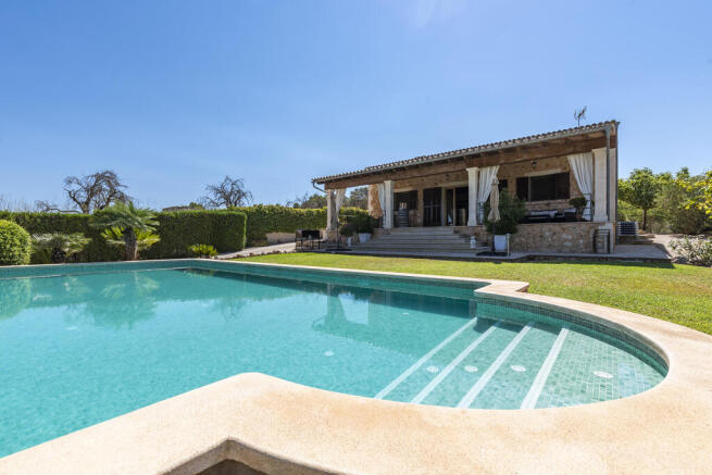 Holiday finca with pool in Sineu