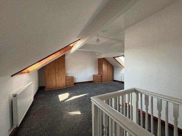 4 bed Semi-Detached to rent Image 10
