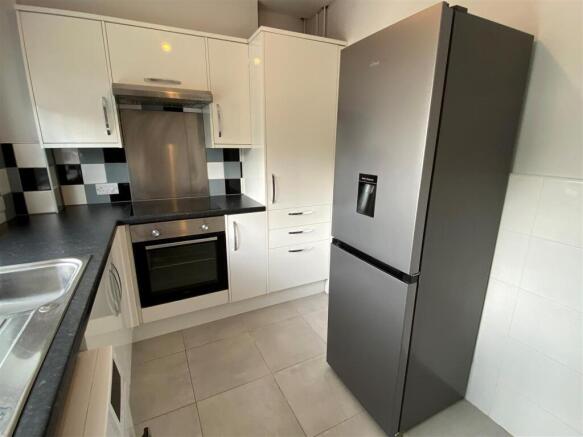 6 Maplewood Court - kitchen.jpg
