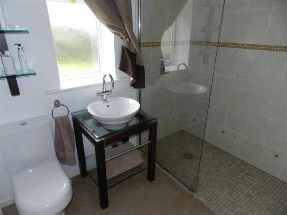 EN SUITE SHOWER ROOM