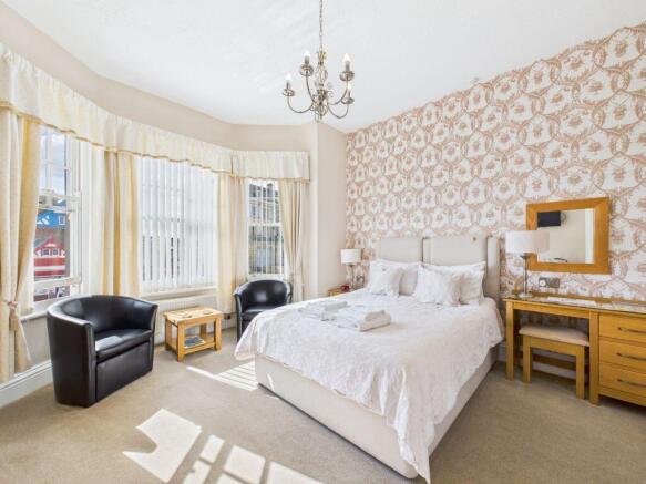 7 bed Semi-Detached for sale Image 6