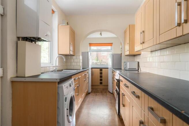 4 bed House for sale Image 7