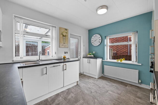 4 bed Detached Bungalow for sale Image 10