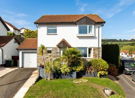 Sawyer Drive, Teignmouth, TQ14