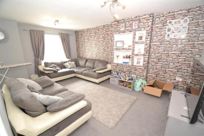4 bed Semi-Detached for sale Image 9