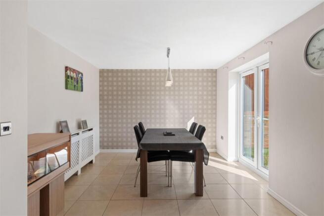 4 bed Detached for sale Image 7