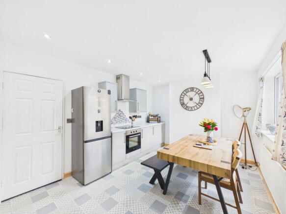 3 bed Semi-Detached for sale Image 4