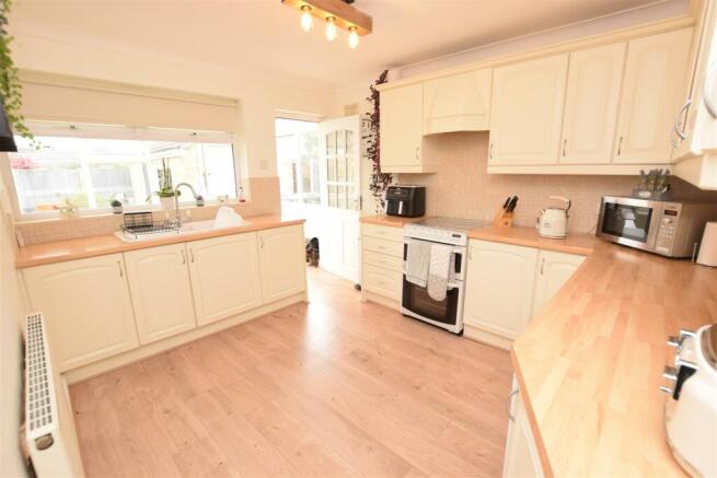 BREAKFAST KITCHEN