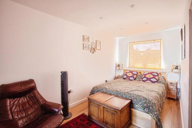 4 bed Semi-Detached for sale Image 11