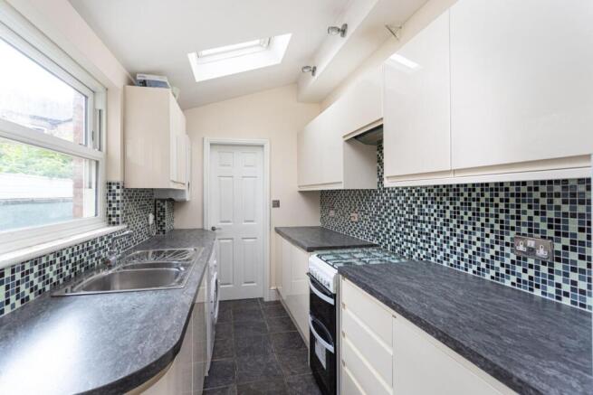 2 bed Terraced to rent Image 4
