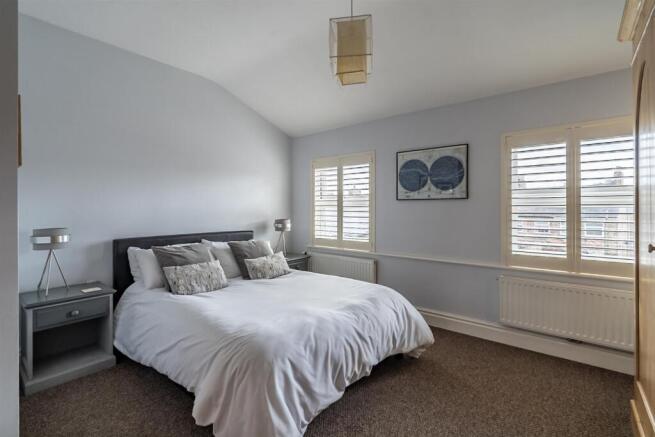 4 bed Town House for sale Image 8
