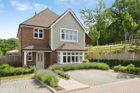 Clarence Mews, Leatherhead, Surrey, KT22