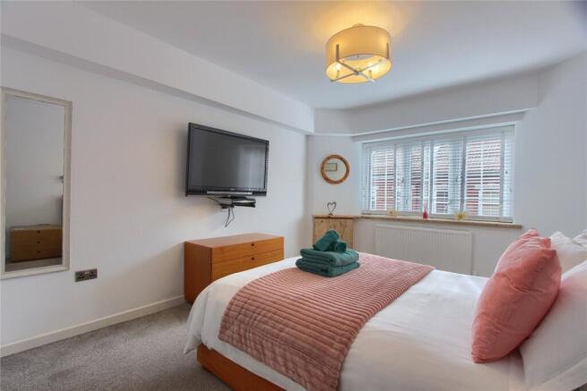 4 bed Flat for sale Image 6