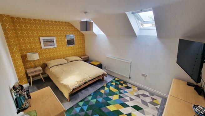 10 Shones Croft bed2.jpg