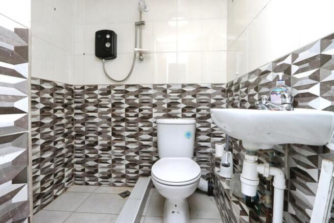 6 bed Detached for sale Image 10