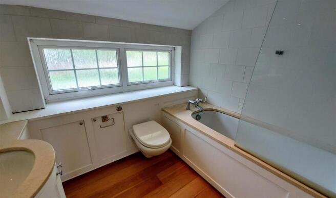 FAMILY BATHROOM