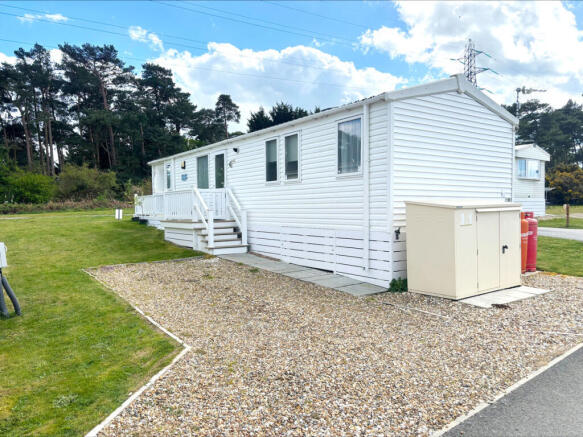 Three bed Swift lighthouse, Caldecott Hall Country Park, Beccles Road, Fritton, Norfolk, NR31 9EY photo 4