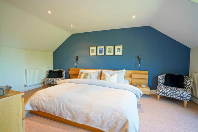 5 bed Detached for sale Image 10