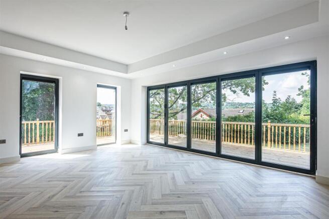 3 bed Apartment for sale Image 8