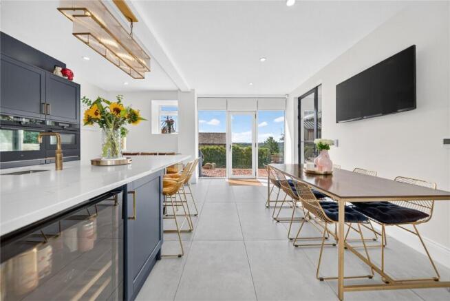 4 bed Town House for sale Image 5