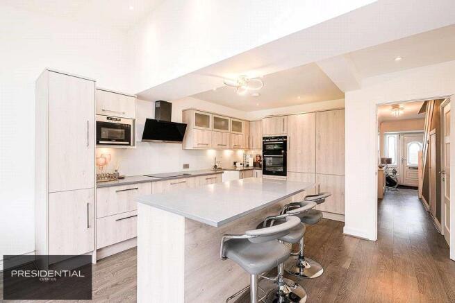 Kitchen/ Breakfast