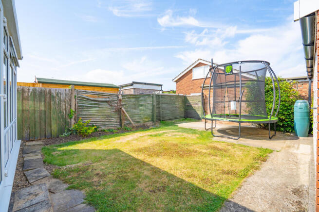 2 bed Semi-Detached Bungalow for sale Image 11