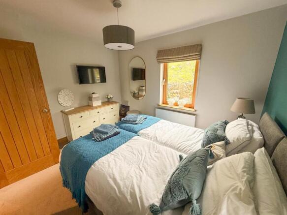 4 bed Chalet for sale Image 9