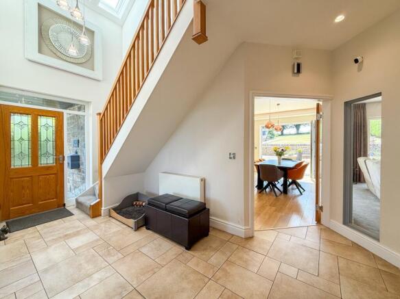 5 bed Detached for sale Image 9
