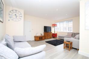 Flat 29, Holmes Park, North Street, Horsham RH12 1FJ