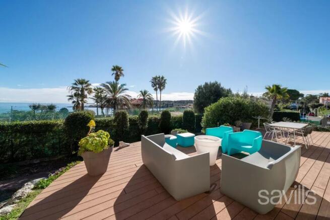 For sale, sea view villa with private access to th