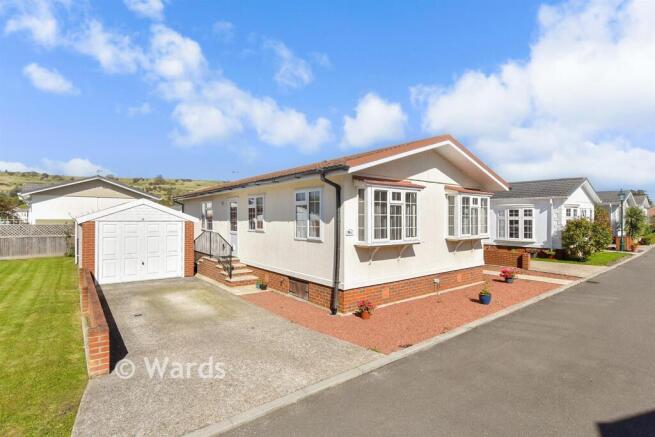 2-bed caravan on Oatfield Way, Hythe, Kent, £260,000